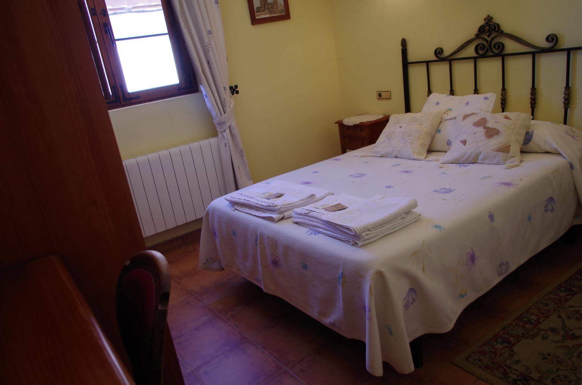 Apartamentos Turisticos Villa Y Corte Ampudia Exterior foto